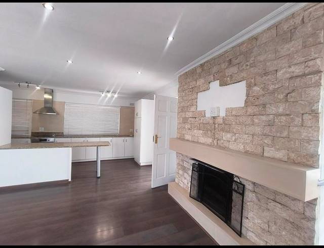 4 BEDROOM HOUSE FOR SALE IN FLAMINGO VLEI